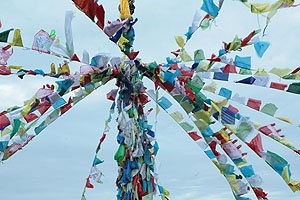 Фоторепортаж: «В каждый флажок вписано имя Далай-ламы…» Фоторепортаж: «В каждый флажок вписано имя Далай-ламы…»