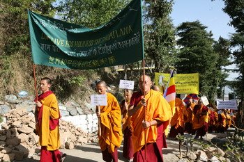 Фоторепортаж из Дхарамсалы: "Пусть сердце Тибета бьется вечно..."