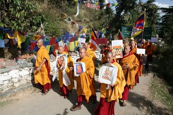 Фоторепортаж из Дхарамсалы: "Пусть сердце Тибета бьется вечно..."