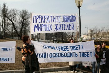 К месту проведения пикета в поддержку Тибета в Москве прислали 11 автобусов – на всякий случай