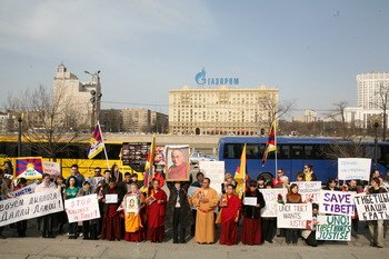 К месту проведения пикета в поддержку Тибета в Москве прислали 11 автобусов – на всякий случай