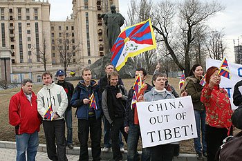 К месту проведения пикета в поддержку Тибета в Москве прислали 11 автобусов – на всякий случай