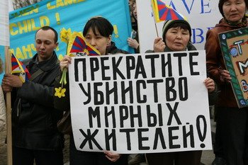 К месту проведения пикета в поддержку Тибета в Москве прислали 11 автобусов – на всякий случай