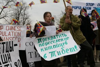 К месту проведения пикета в поддержку Тибета в Москве прислали 11 автобусов – на всякий случай