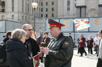 К месту проведения пикета в поддержку Тибета в Москве прислали 11 автобусов – на всякий случай