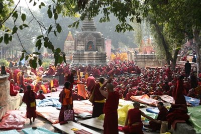 В Бодхгайе  проходит большой молитвенный фестиваль линии Кагью