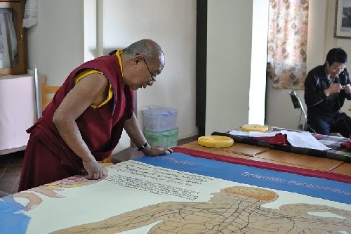 Взгляд на науку через призму духовности. Совместный проект тибетских монахов и Смитсоновского центра