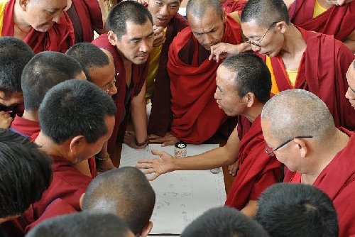 Взгляд на науку через призму духовности. Совместный проект тибетских монахов и Смитсоновского центра