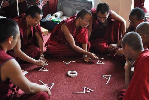 Взгляд на науку через призму духовности. Совместный проект тибетских монахов и Смитсоновского центра