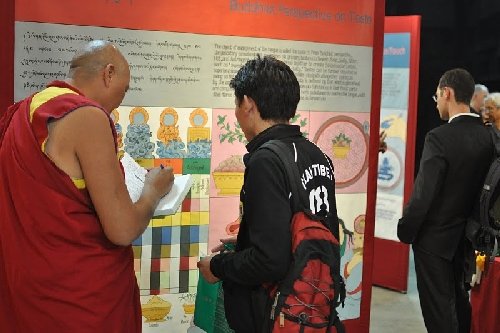 Взгляд на науку через призму духовности. Совместный проект тибетских монахов и Смитсоновского центра