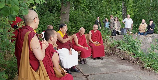 Глобальный экологический кризис. Вдохновенная молитва, написанная Е.С.Сакья Тризином