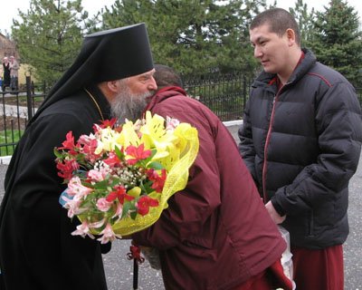 Монахи главного храма Калмыкии поздравили владыку Зиновия с Пасхой
