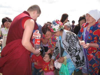 В Хошеутовском провели обряд подношения хозяину местности