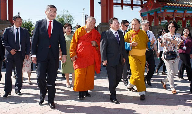 Президент Монголии назвал главный буддийский храм Калмыкии «очень красивым»