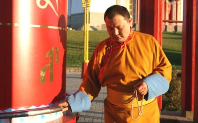 Буддисты Калмыкии проводят трехдневное затворничество и готовятся пудже долгой жизни Тэло Тулку Ринпоче