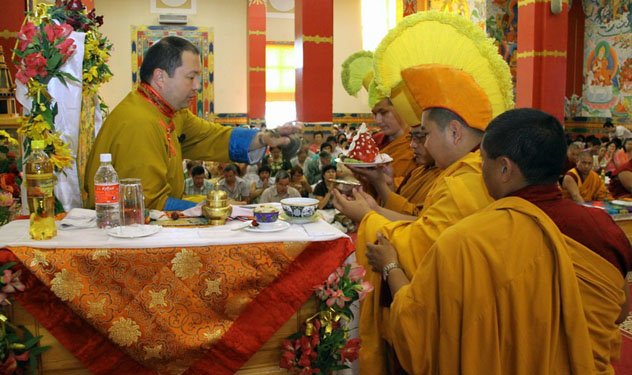 В Калмыкии состоялся большой молебен о долголетии Тэло Тулку Ринпоче