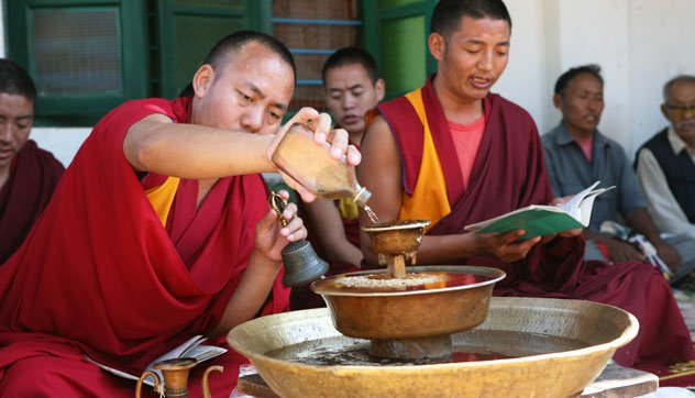 Йога паломничества: знаки почтения, простирания и подношения