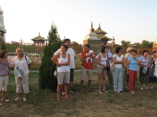 Фото. На встречу с Его Святейшеством Далай-ламой