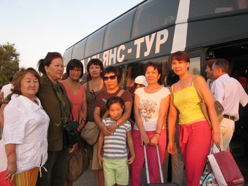 Фото. На встречу с Его Святейшеством Далай-ламой