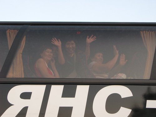 Фото. На встречу с Его Святейшеством Далай-ламой