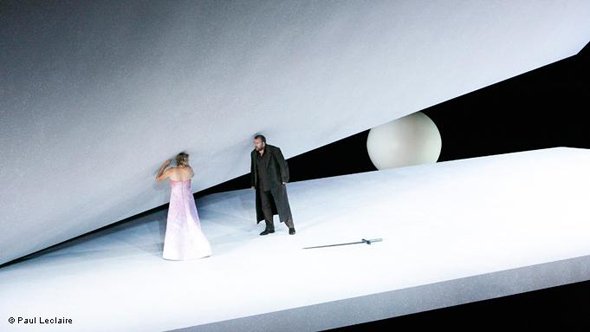 Рурская триеннале: струящийся Вагнер добрался до буддизма