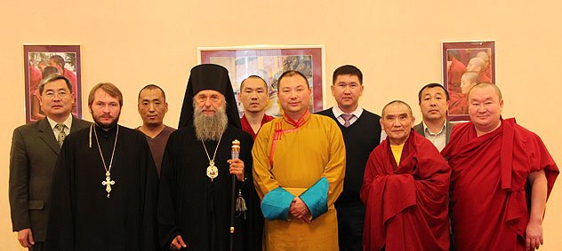 Верховные ламы Калмыкии и Тувы обменялись мнениями о создании в Туве межрелигиозного совета Верховные ламы Калмыкии и Тувы обменялись мнениями о создании в Туве межрелигиозного совета