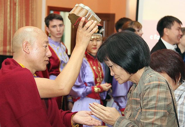 Государственный оракул Тибета высоко отозвался о чистоте монашеской общины Калмыкии