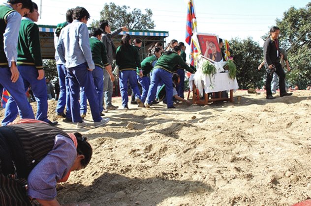 Изгнанники прикоснулись к родной земле
