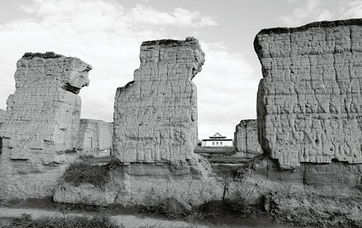 Будда смотрит на Россию из тувинских степей