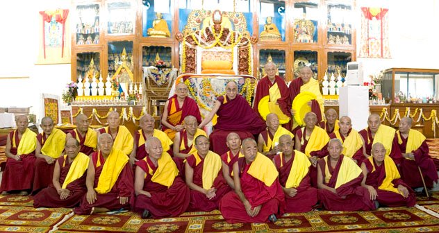 Далай-лама даровал учения по тантре Гухьясамаджи в тантрическом монастыре Гьюдмед