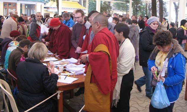 В Дхарамсале началась регистрация участников Учений Его Святейшества Далай-ламы для буддистов России