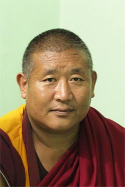 По приглашению Буддийского центра Арьядевы в Петербург прибывает досточтимый Джангчуб Чопел