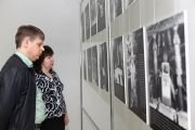 Фоторепортаж. Тибетские монахи учат детей песочной живописи