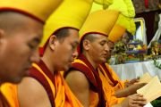 Фоторепортаж. Тибетские монахи учат детей песочной живописи