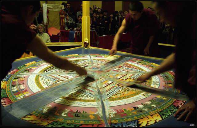 В Санкт-Петербургском дацане построена мандала Калачакры