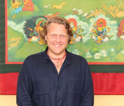 Центр тибетских буддийских ресурсов из Нью-Йорка подарил главному храму Калмыкии электронную библиотеку священных текстов Центр тибетских буддийских ресурсов из Нью-Йорка подарил главному храму Калмыкии электронную библиотеку священных текстов