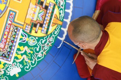 Благодати много не бывает: в Иркутске разрушили песочную мандалу