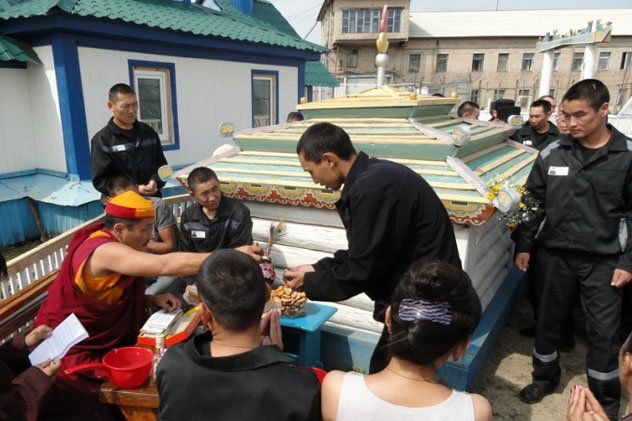 В исправительной колонии № 3 Читинской области состоялся буддийский молебен В исправительной колонии № 3 Читинской области состоялся буддийский молебен