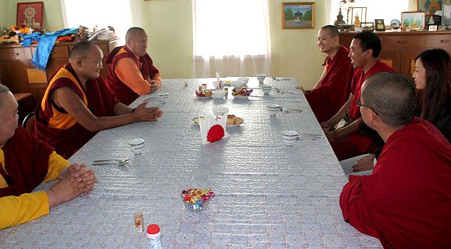 В Россию с первым визитом прибыл Кунделинг Ринпоче В Россию с первым визитом прибыл Кунделинг Ринпоче