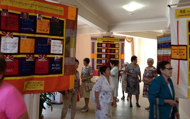 Неделя Тибета, посвященная 20-летию Калмыцкого Общества друзей Тибета, открылась презентацией передвижной выставки лоскутных покрывал