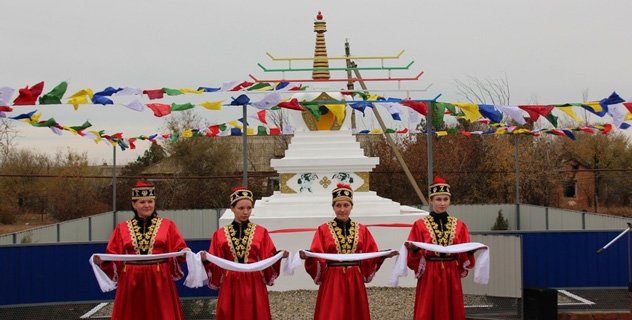 В Яшалтинском районе Калмыкии открыта Ступа Просветления