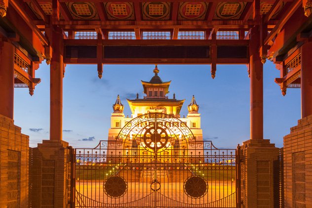 «Золотая обитель Будды Шакьямуни» занимает лидирующие позиции в конкурсе «Россия 10» «Золотая обитель Будды Шакьямуни» занимает лидирующие позиции в конкурсе «Россия 10»