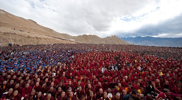Его Святейшество Далай-лама дарует посвящение Калачакры в Ладаке