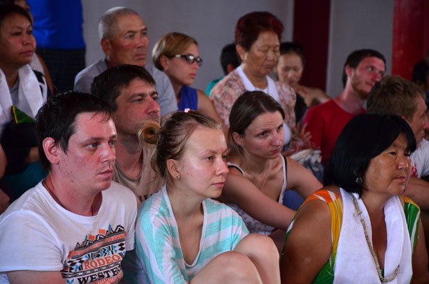 Профессор Роберт Турман посетил Устуу-Хурээ, храм и одноименный музыкальный фестиваль Профессор Роберт Турман посетил Устуу-Хурээ, храм и одноименный музыкальный фестиваль