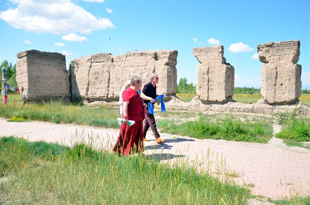 Профессор Роберт Турман посетил Устуу-Хурээ, храм и одноименный музыкальный фестиваль Профессор Роберт Турман посетил Устуу-Хурээ, храм и одноименный музыкальный фестиваль