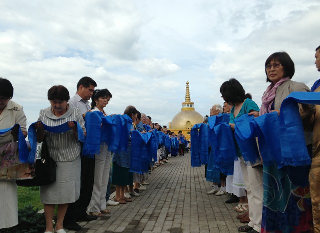 Золотые ступы Примирения на Лысой горе