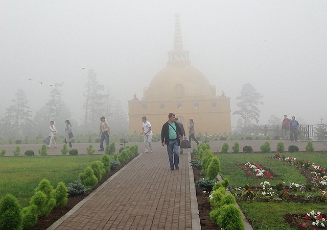 Золотые ступы Примирения на Лысой горе