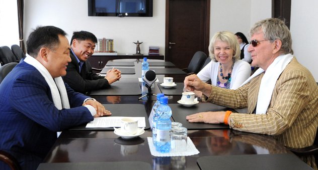 Роберт Турман: "Далай-лама наказал мне прожить до 107 лет"