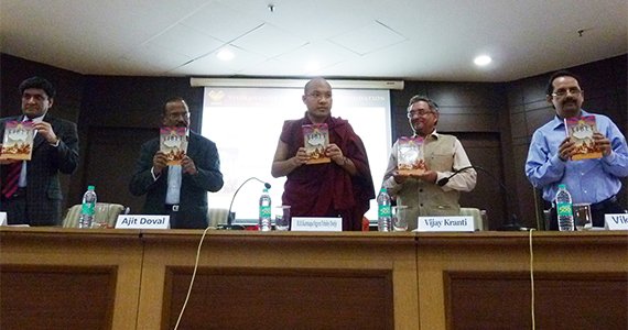 Гьялванг Кармапа представил новую книгу о Тибете Гьялванг Кармапа представил новую книгу о Тибете