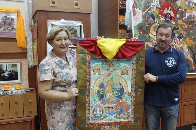 Художник из Бурятии Николай Дудко познакомился с буддизмом Калмыкии
